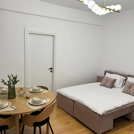 Beautiful Apt With Two Bedrooms Bucharest Exterior photo