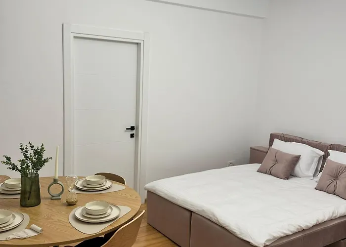 Beautiful Apt With Two Bedrooms