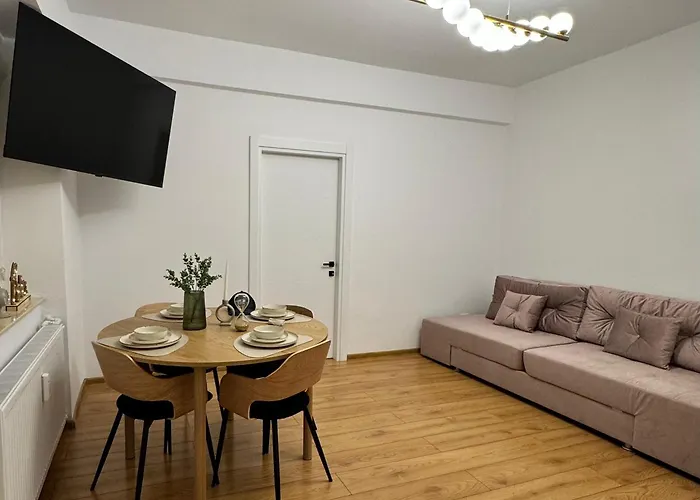 Beautiful Apt With Two Bedrooms