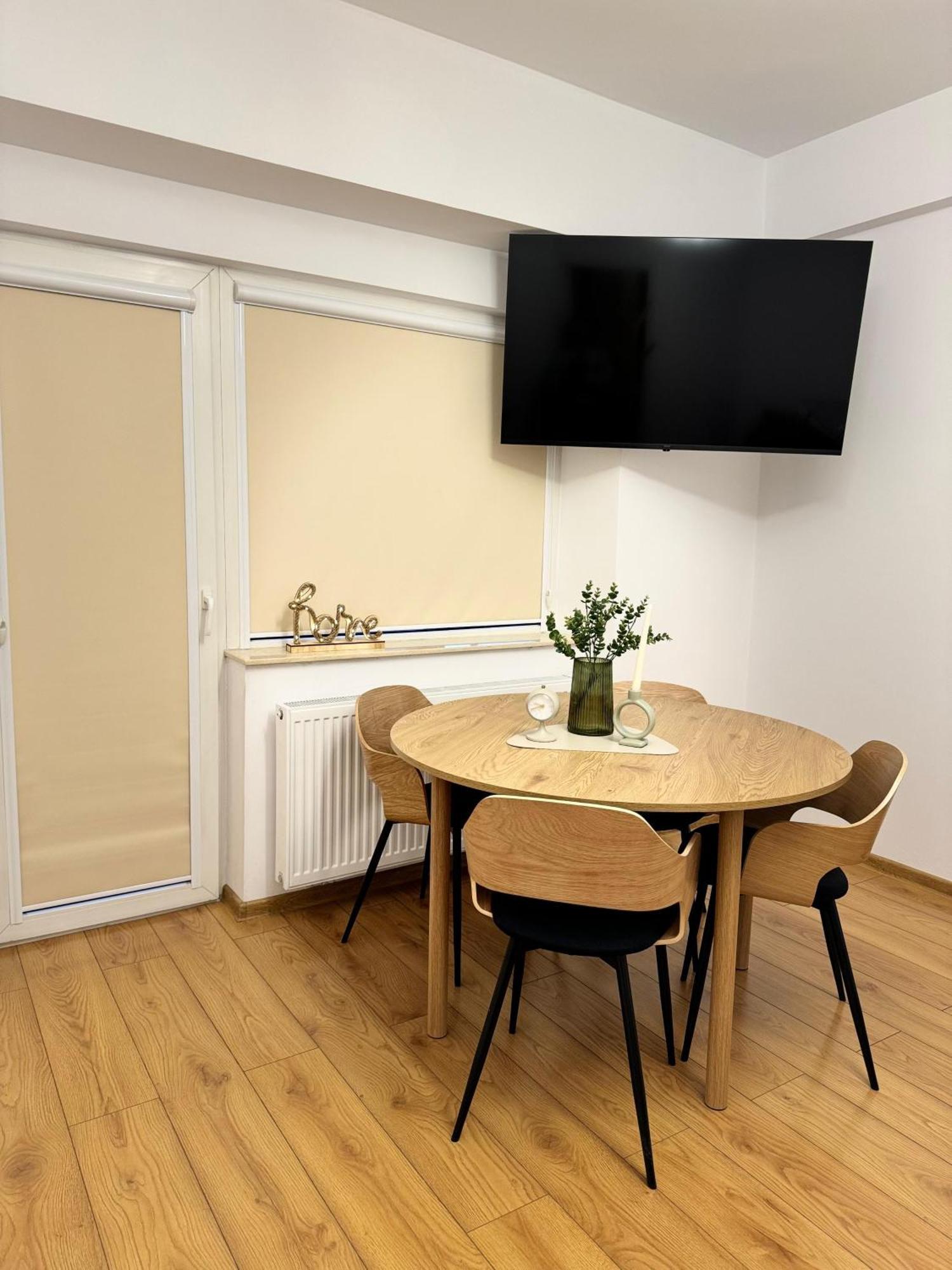 Beautiful With Two Bedrooms דירה *