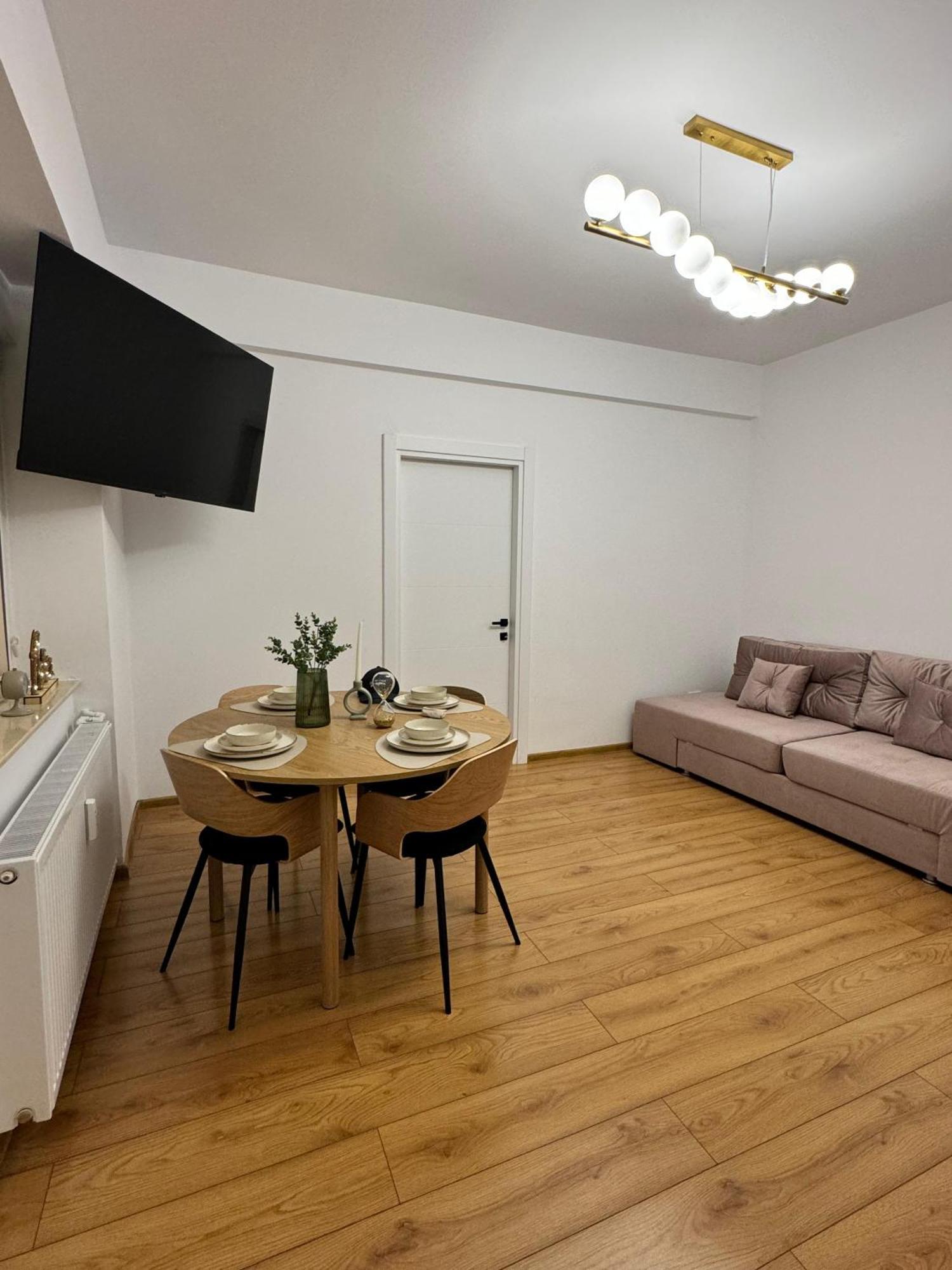 Beautiful With Two Bedrooms בוקרשט