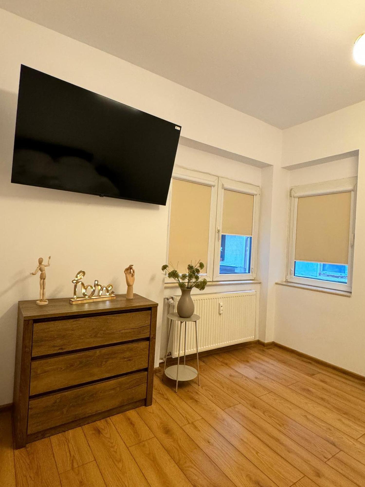 Beautiful With Two Bedrooms דירה *