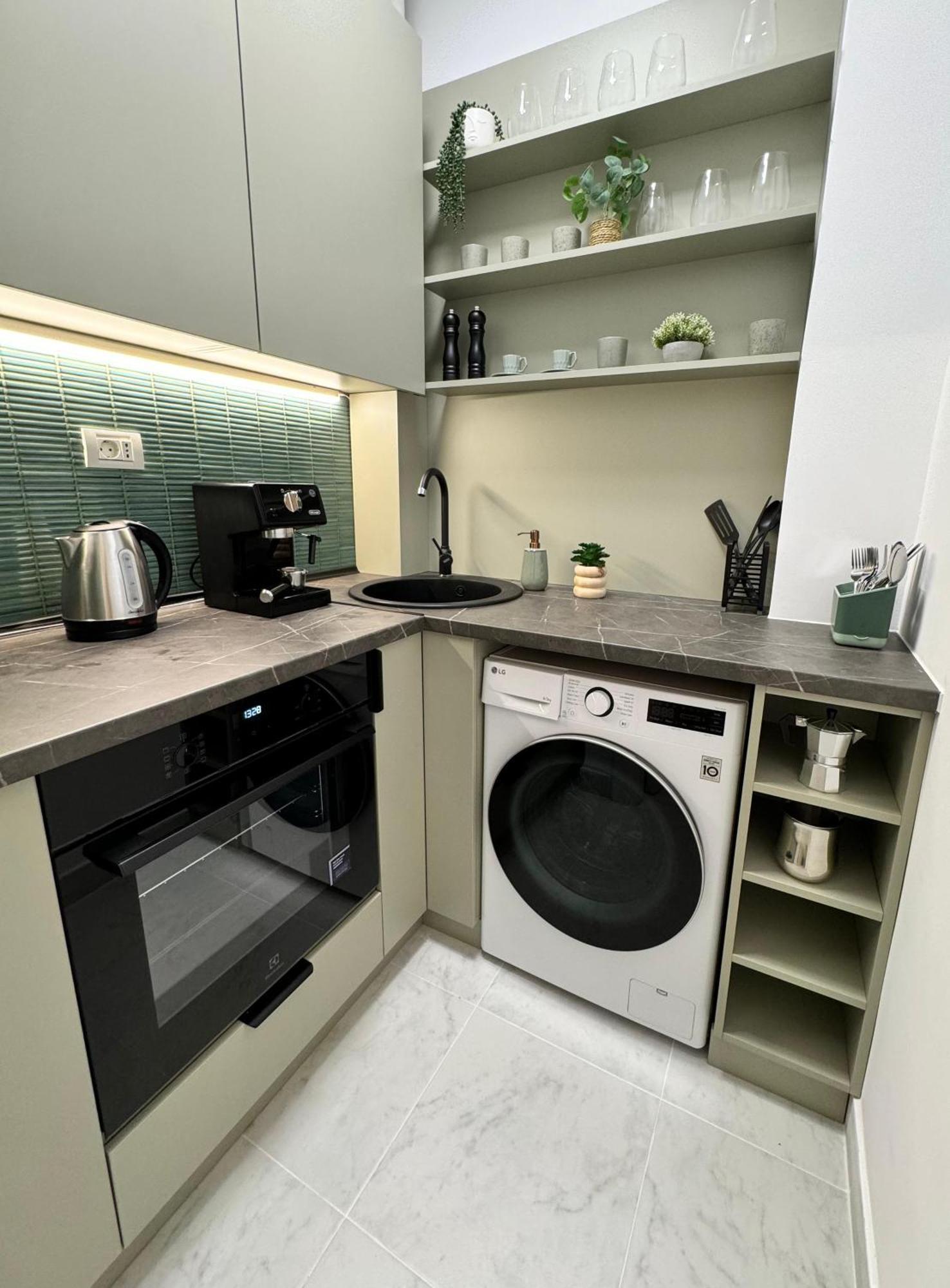 Beautiful With Two Bedrooms דירה בוקרשט